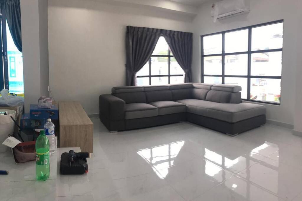 22pax :Taman pelangi Party house nearby midvelly Villa Johor Bahru Bagian luar foto