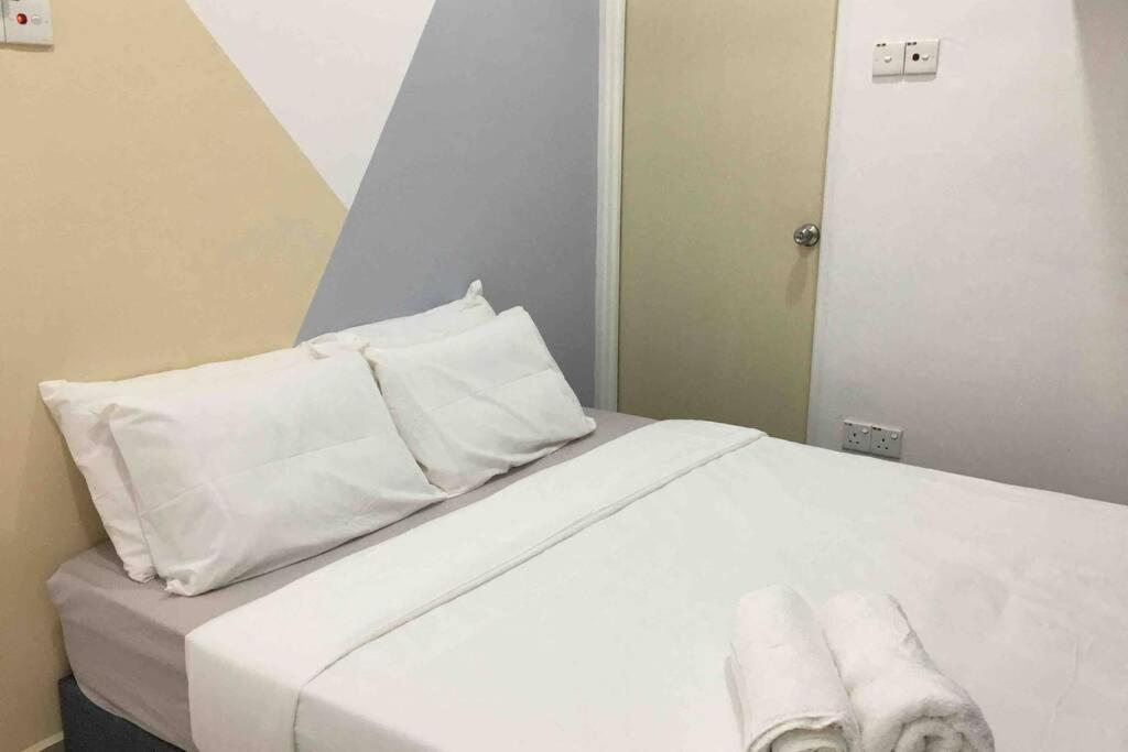 22pax :Taman pelangi Party house nearby midvelly Villa Johor Bahru Bagian luar foto