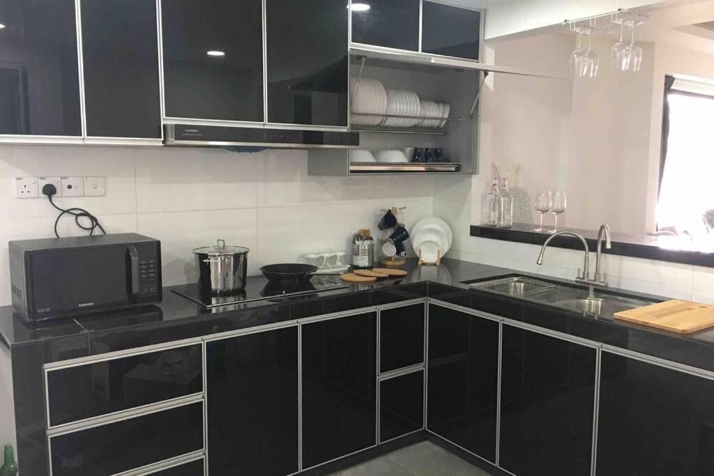 22pax :Taman pelangi Party house nearby midvelly Villa Johor Bahru Bagian luar foto