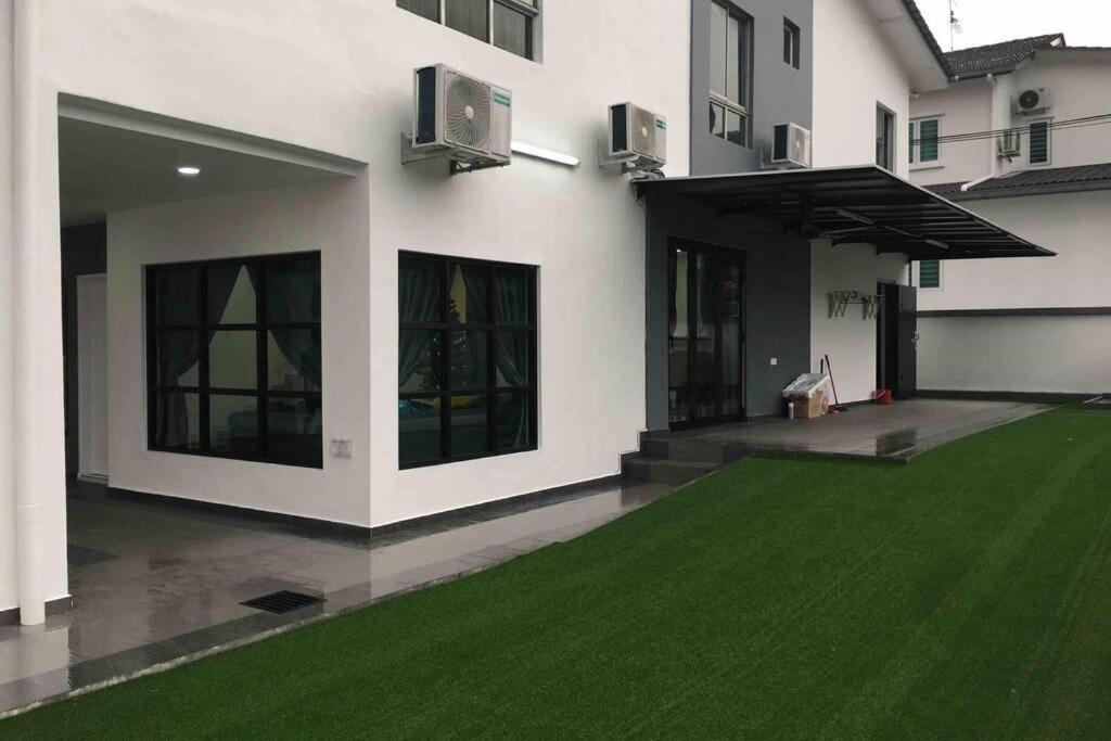 22pax :Taman pelangi Party house nearby midvelly Villa Johor Bahru Bagian luar foto
